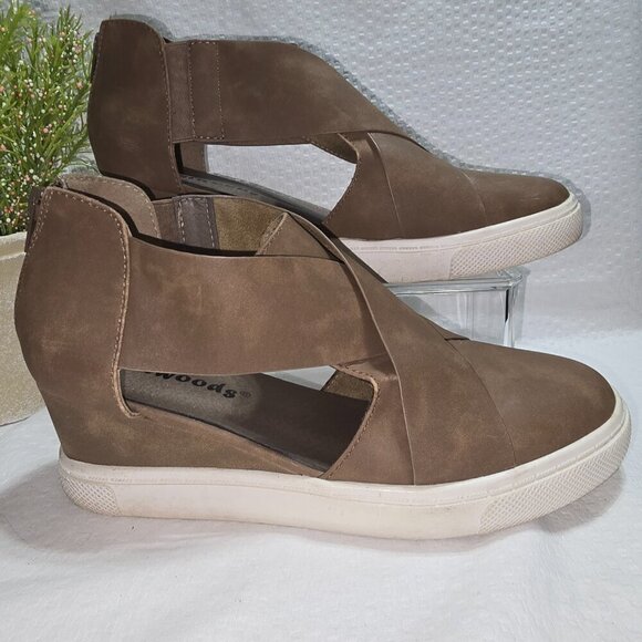 OUTWOODS LIBERTY WEDGES BROWN TAUPE COLOR WOMENS SIZE 9 EUC - Picture 1 of 10